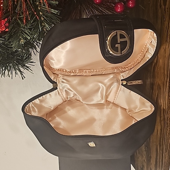 GORGIO ARMANI BLACK TRAIN SOFT SHELL COSMETIC BAG - Picture 4 of 4